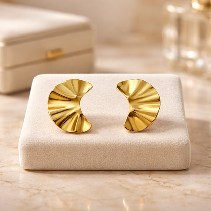 The Aurelia Pleated Studs